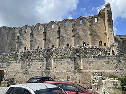 Bellapais Abbey Hotel