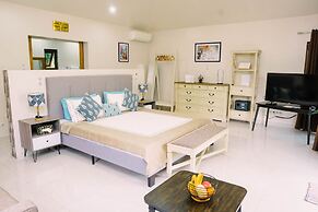 Denika's Suites