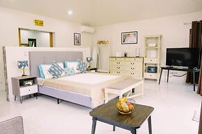 Denika's Suites
