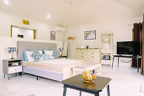 Denika's Suites