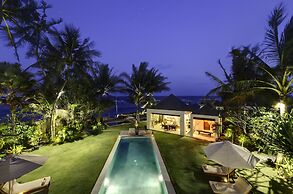 Aventus Luxury Beachfront Villa Gianyar
