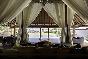 Aventus Luxury Beachfront Villa Gianyar