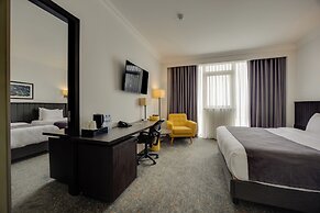 Pine Astoria Hotel