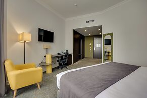 Pine Astoria Hotel