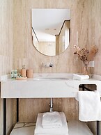 LIV Mackenzie Beach Suites