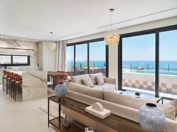 LIV Mackenzie Beach Suites