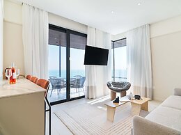 LIV Mackenzie Beach Suites