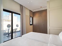 LIV Mackenzie Beach Suites