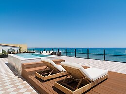 LIV Mackenzie Beach Suites