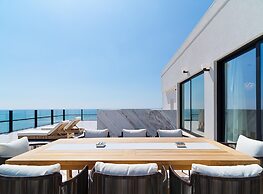 LIV Mackenzie Beach Suites