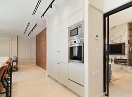 LIV Mackenzie Beach Suites
