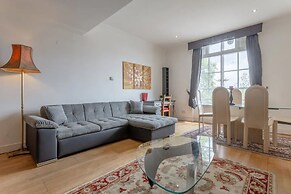 Large & Central 2BD Flat - Tower Hill