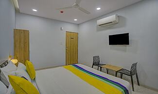 Itsy Hotels Natasha, Vesu, Surat