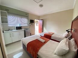 Emampingeni Lodge