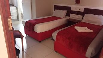 Emampingeni Lodge