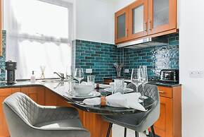 Avari Apartments - Hatton Collection