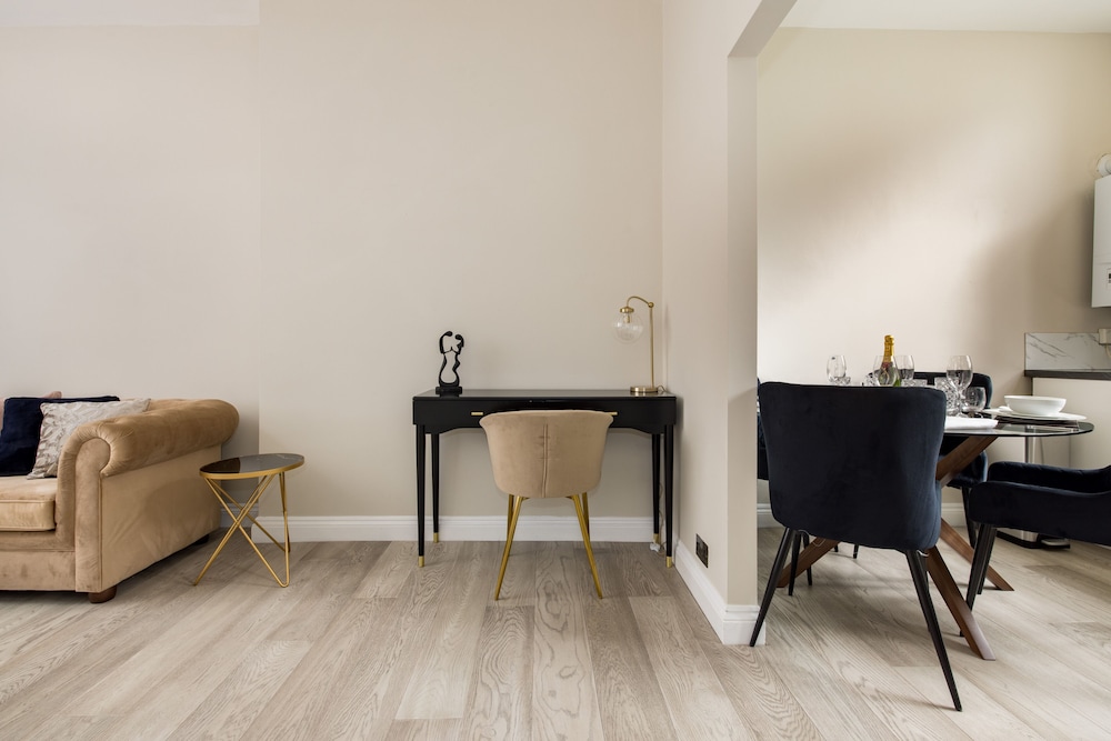 Avari Apartments - Hatton Collection