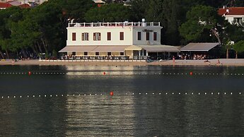 Beach rooms Riviera
