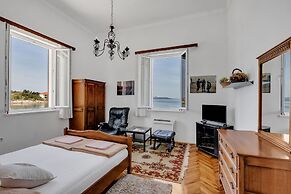 Beach rooms Riviera