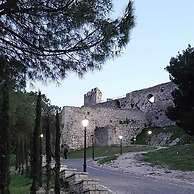 Te Gjyshi (at Grandfather)