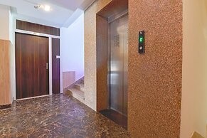 FabHotel Prime The Royal Galaxy