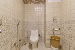 FabHotel Prime The Royal Galaxy