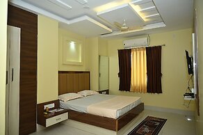 Fabhotel Golden Bliss