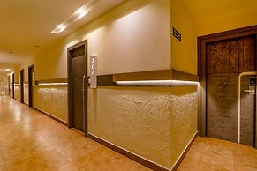 FabHotel Geetraj Palace