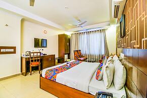 Fabhotel Empire Suite