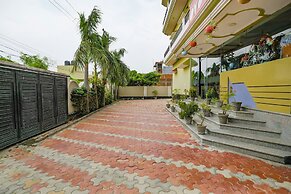 Fabhotel Kriti Green