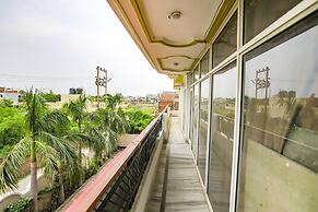 Fabhotel Kriti Green