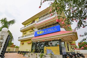 Fabhotel Kriti Green