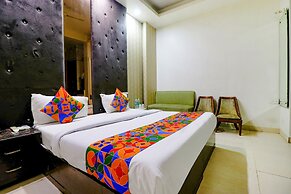 FabHotel Yug Villa