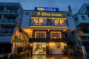 FabHotel Royce Studio