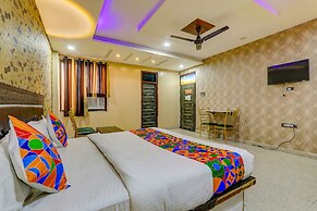 Fabhotel Gold Galaxy