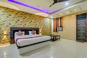 Fabhotel Gold Galaxy