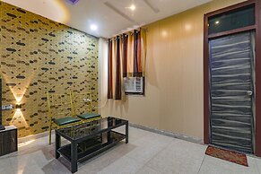 Fabhotel Gold Galaxy