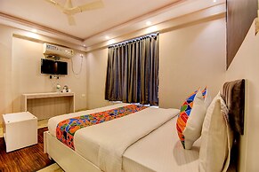 FabHotel Cozzy Inn