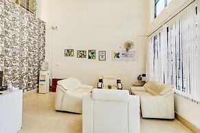 Fabhotel Emara Grand