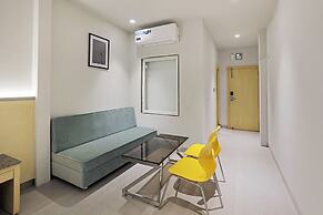 FabHotel Yellow Courtyard
