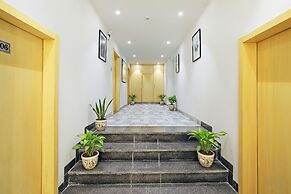 FabHotel Yellow Courtyard