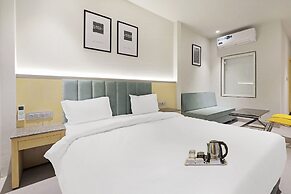 FabHotel Yellow Courtyard