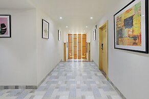 FabHotel Yellow Courtyard