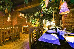 Fabhotel Dreamland
