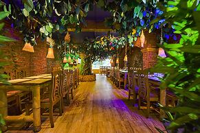 Fabhotel Dreamland