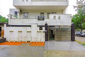 Fabhotel White House Bnb