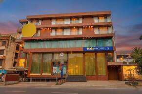 FabHotel Emirates Suites