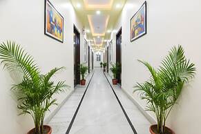 Fabhotel Golden Leaf