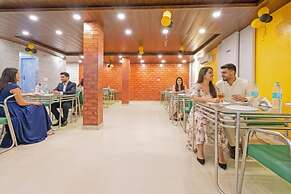 Fabhotel Golden Leaf