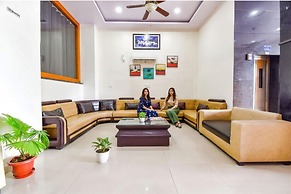 Fabhotel Golden Leaf